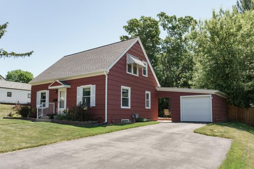 1315 Sunset Ave, Watertown, WI, 53094-5025 | Card Image
