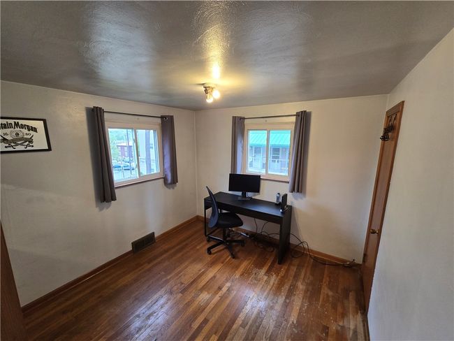 4013 Mcwhinney St, House other with 2 bedrooms, 2 bathrooms and 1 parking in Munhall PA | Image 9