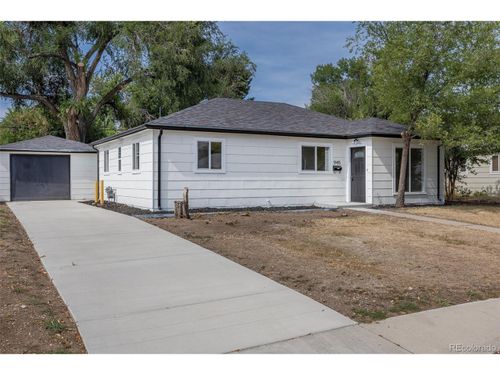 945 Uvalda St, Aurora, CO, 80011-6663 | Card Image