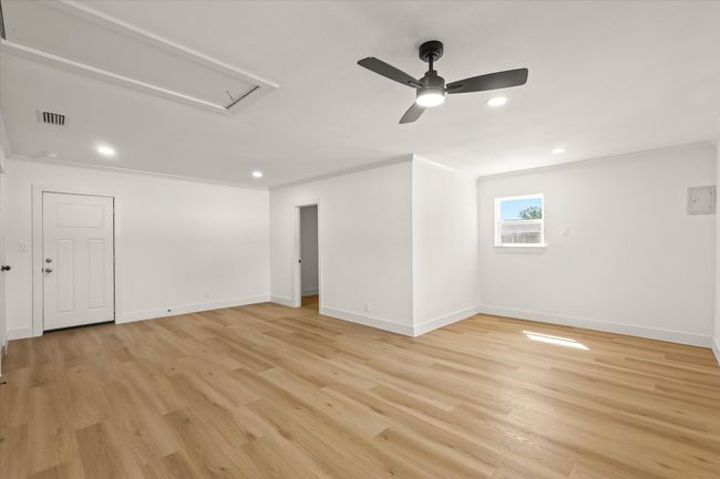 3932 Twin Falls St, House other with 4 bedrooms, 2 bathrooms and null parking in Irving TX | Image 15