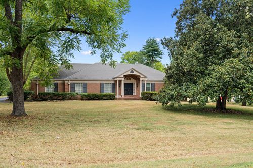 420 Nesbitt Ln, Madison, TN, 37115-2528 | Card Image