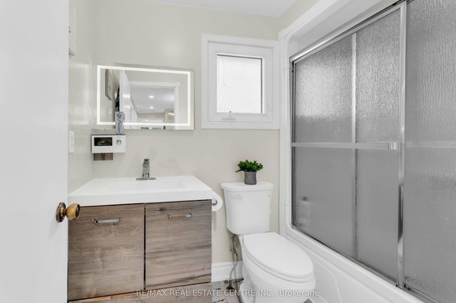 22 Fanshawe Dr, House attached with 4 bedrooms, 3 bathrooms and 2 parking in Brampton ON | Image 24