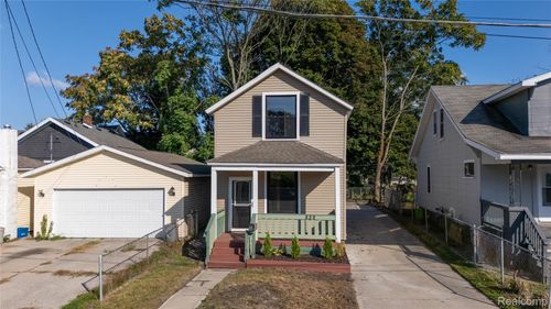 822 Saint Clair St, Port Huron, MI, 48060-3617 | Card Image