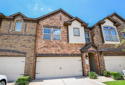 Lovely townhome in established community | Image 1