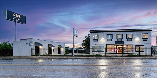 110 S Main, Home with 0 bedrooms, 0 bathrooms and null parking in Dilley TX | Image 21