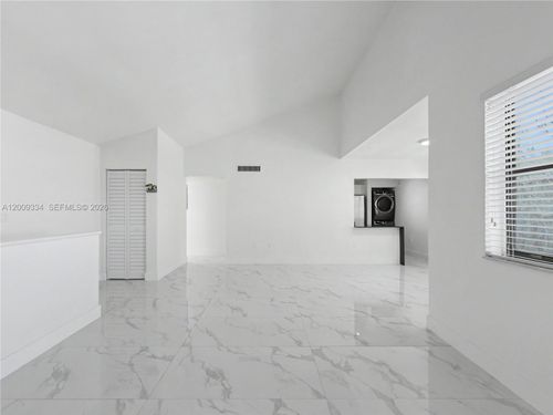 203-10010 Nw 9th Street Cir, Miami, FL, 33172-5125 | Card Image