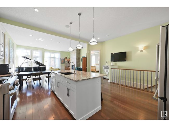 7570 May Common Nw, Home with 3 bedrooms, 3 bathrooms and 3 parking in Edmonton AB | Image 13