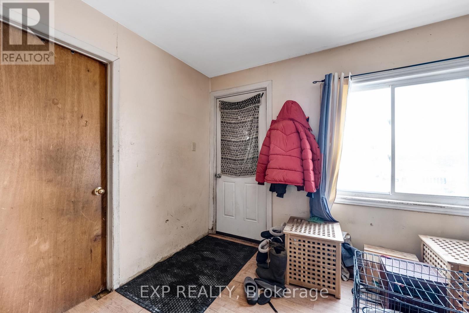 Residential in Georgina (Historic Lakeshore Communities) 5