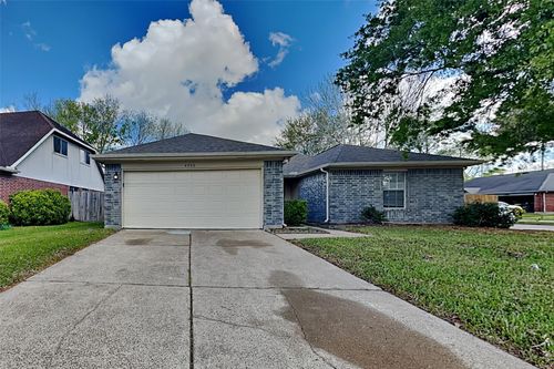 4935 Pecan Grove Dr, Pearland, TX, 77584-8606 | Card Image