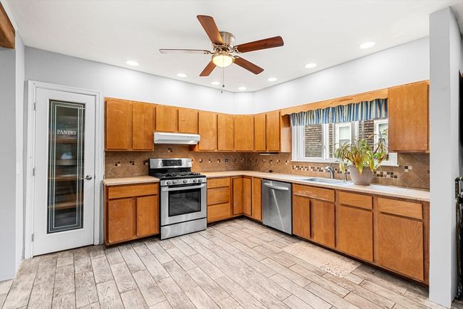 26 Enfield Rd, Home with 5 bedrooms, 2 bathrooms and 4 parking in Winthrop MA | Image 7