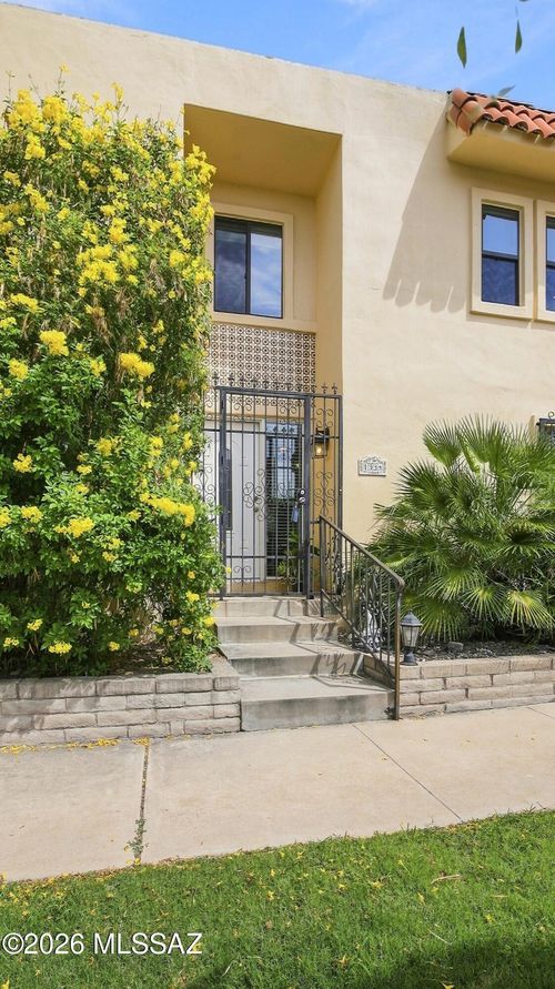 1334 S Camino Seco, Tucson, AZ, 85710-6527 | Card Image