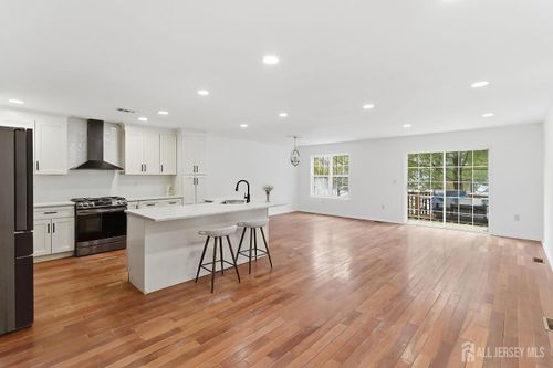 35 Harbor Bay Cir, South Amboy, NJ, 08879-2921 | Card Image