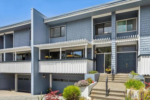653 Fox Ct E, Redwood City, CA, 94061-3923 | Card Image