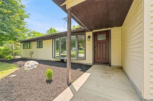 8160 Joyce Rd, Broadview Heights, OH, 44147-1431 | Card Image