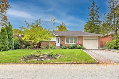 6 Princess Ann Cir, Saint Catharines, ON, L2T2C7 | Card Image