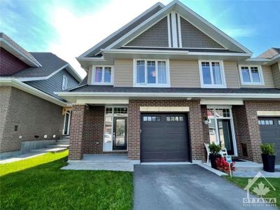 690 Gabriola Way, Townhouse with 3 bedrooms, 3 bathrooms and 3 parking in Kanata ON | Image 1