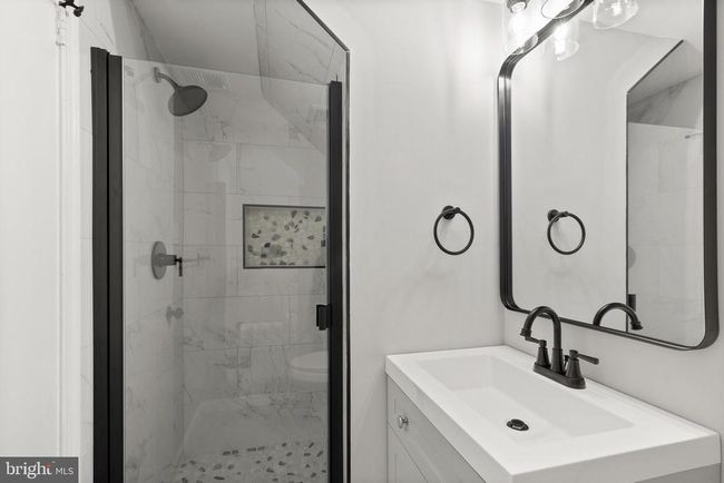 7517 Todd Pl, House other with 5 bedrooms, 3 bathrooms and null parking in MANASSAS VA | Image 8