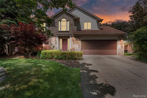 1514 Pembroke Dr, Rochester Hills, MI, 48307-5730 | Card Image