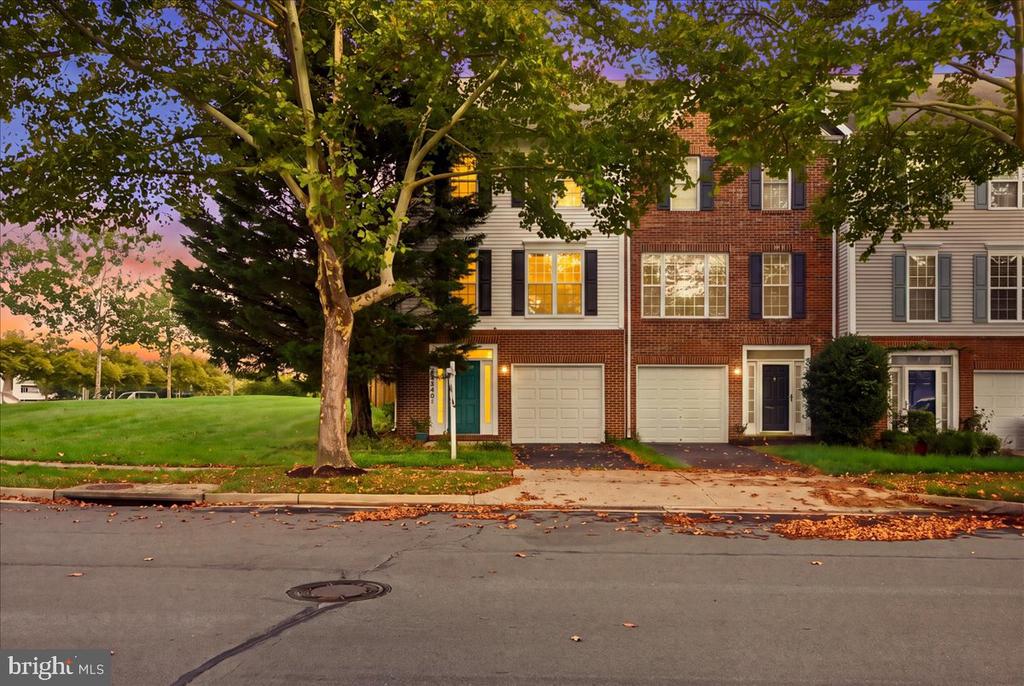Residential in CHANTILLY