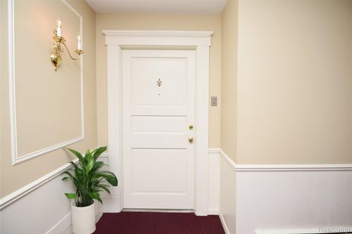 unit-38-40740 Woodward Ave, Bloomfield Hills, MI, 48304-5112 | Card Image