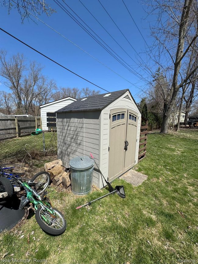 3302 Newton Rd, House other with 3 bedrooms, 2 bathrooms and null parking in Commerce Township MI | Image 9