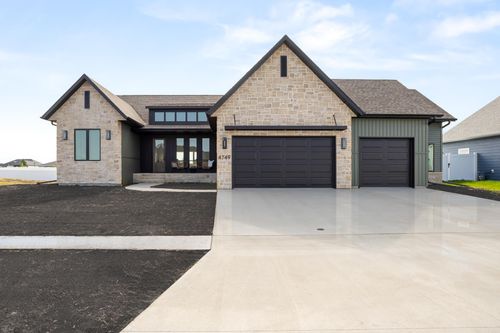 4749 11th St W, West Fargo, ND, 58078-8395 | Card Image