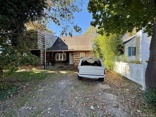 5 8th St, Sound Beach, NY, 11789-2646 | Card Image