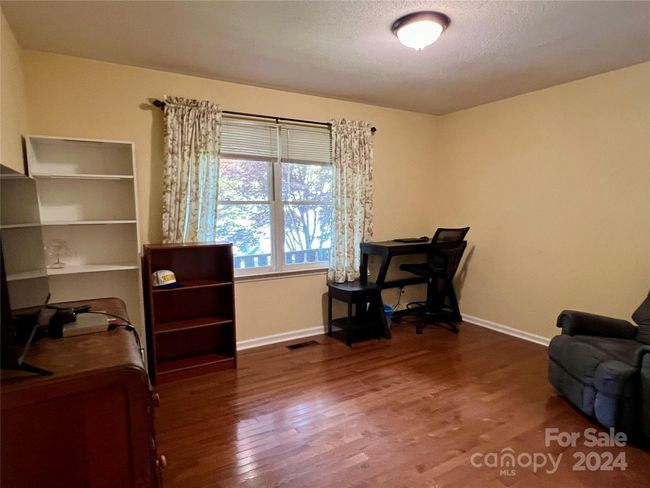 2nd bedroom | Image 14