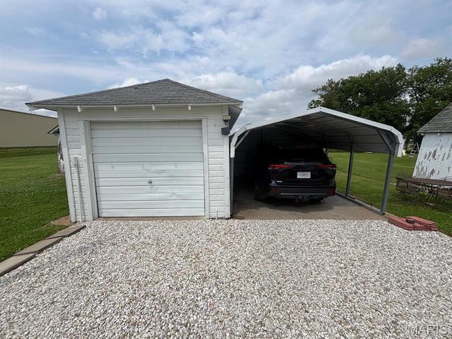 Detached garage featuring gravel driveway | Image 9