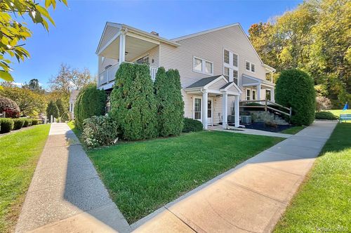 21-21 The Knls, Warwick, NY, 10990-4204 | Card Image