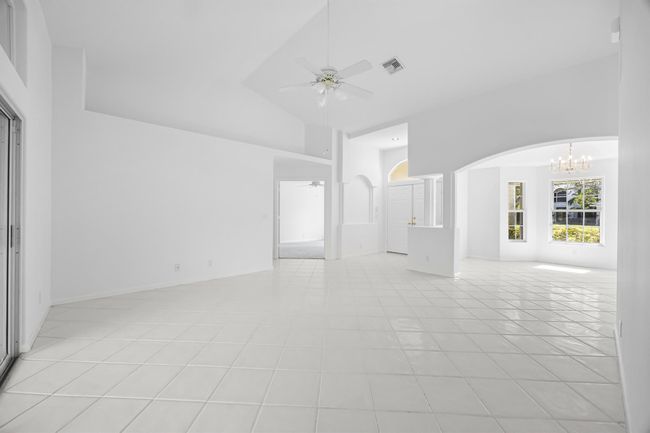 1040 Egret Circle Circle N, House other with 3 bedrooms, 2 bathrooms and null parking in Jupiter FL | Image 7