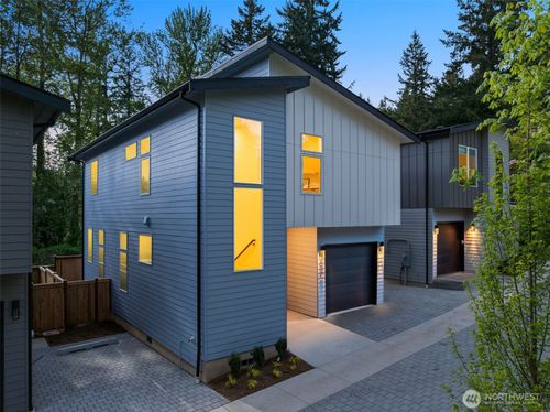 8407 Ne 137th St, Kirkland, WA, 98034-1719 | Card Image