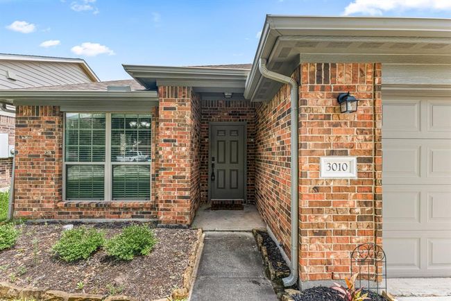 3010 Lockeridge Village Dr, House other with 3 bedrooms, 2 bathrooms and 2 parking in Spring TX | Image 6