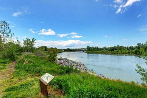 2207 8 Ave Se, Calgary, AB, T2G0P2 | Card Image