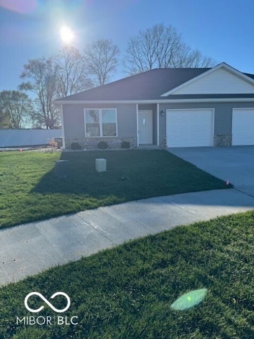 1482 Concourse Dr, Columbus, IN, 47201 | Card Image