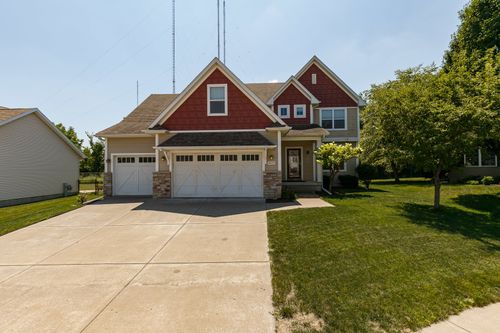 3877 Sparrow Ct, Bettendorf, IA, 52722-8246 | Card Image