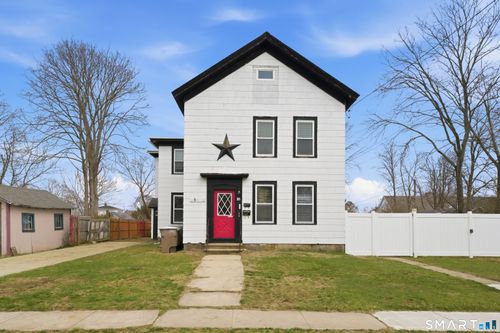 21 N Washington Ave, Niantic, CT, 06357-3211 | Card Image