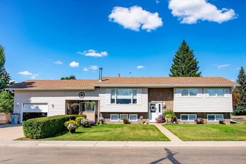 1622 11 Ave, Wainwright, AB, T9W1E5 | Card Image