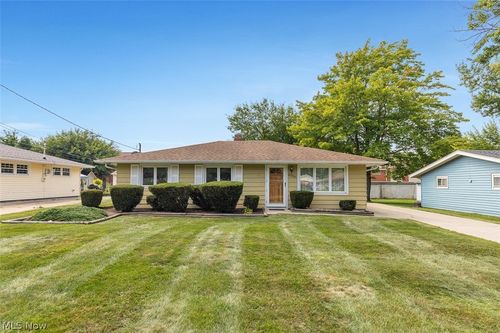 6556 Christene Blvd, Brook Park, OH, 44142-1208 | Card Image