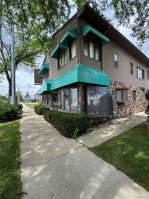 1128 Eureka Rd, Wyandotte, MI, 48192-5627 | Card Image