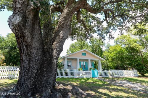 1085 Township Rd, Gulfport, MS, 39507-1412 | Card Image