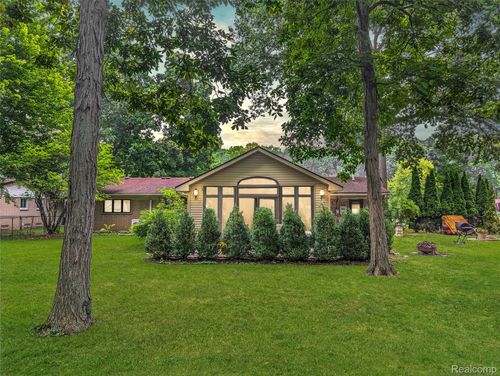 20308 Hcl Jackson, Grosse Ile, MI, 48138-1102 | Card Image