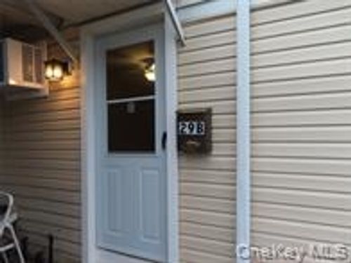29-b-29 - B Deer Park Ave, Babylon, NY, 11702-2801 | Card Image