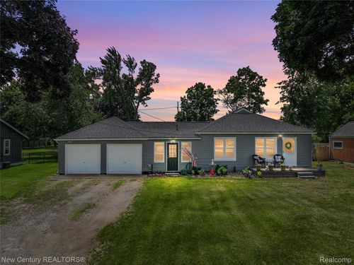 5763 Graves St, Waterford, MI, 48327-1908 | Card Image