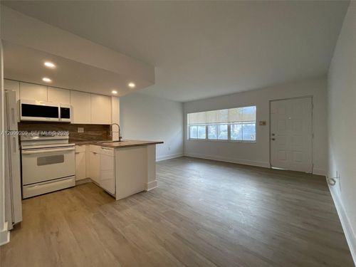 5-105-8660 Nw 6th Ln, Miami, FL, 33126-3849 | Card Image