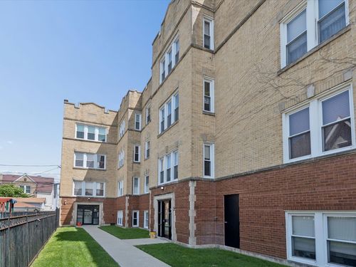 g-3042 W Diversey Ave, Chicago, IL, 60647-1745 | Card Image