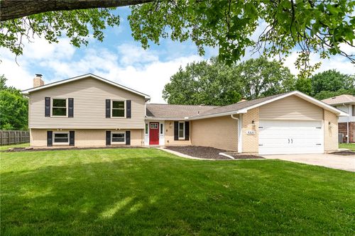 7221 Showplace Dr, Dayton, OH, 45424-3126 | Card Image