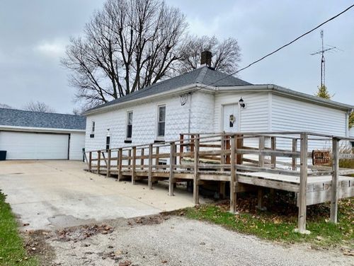 303 Oak St, Cedar Point, IL, 61316-1037 | Card Image