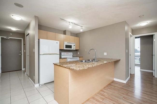 602 - 13618 100 Avenue, Condo with 2 bedrooms, 2 bathrooms and 1 parking in Surrey BC | Image 5