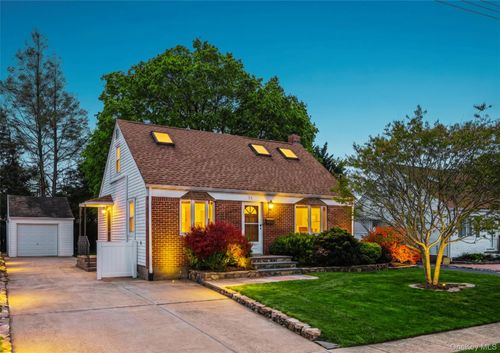 26 Bogart St, Huntingtn Sta, NY, 11746-3305 | Card Image